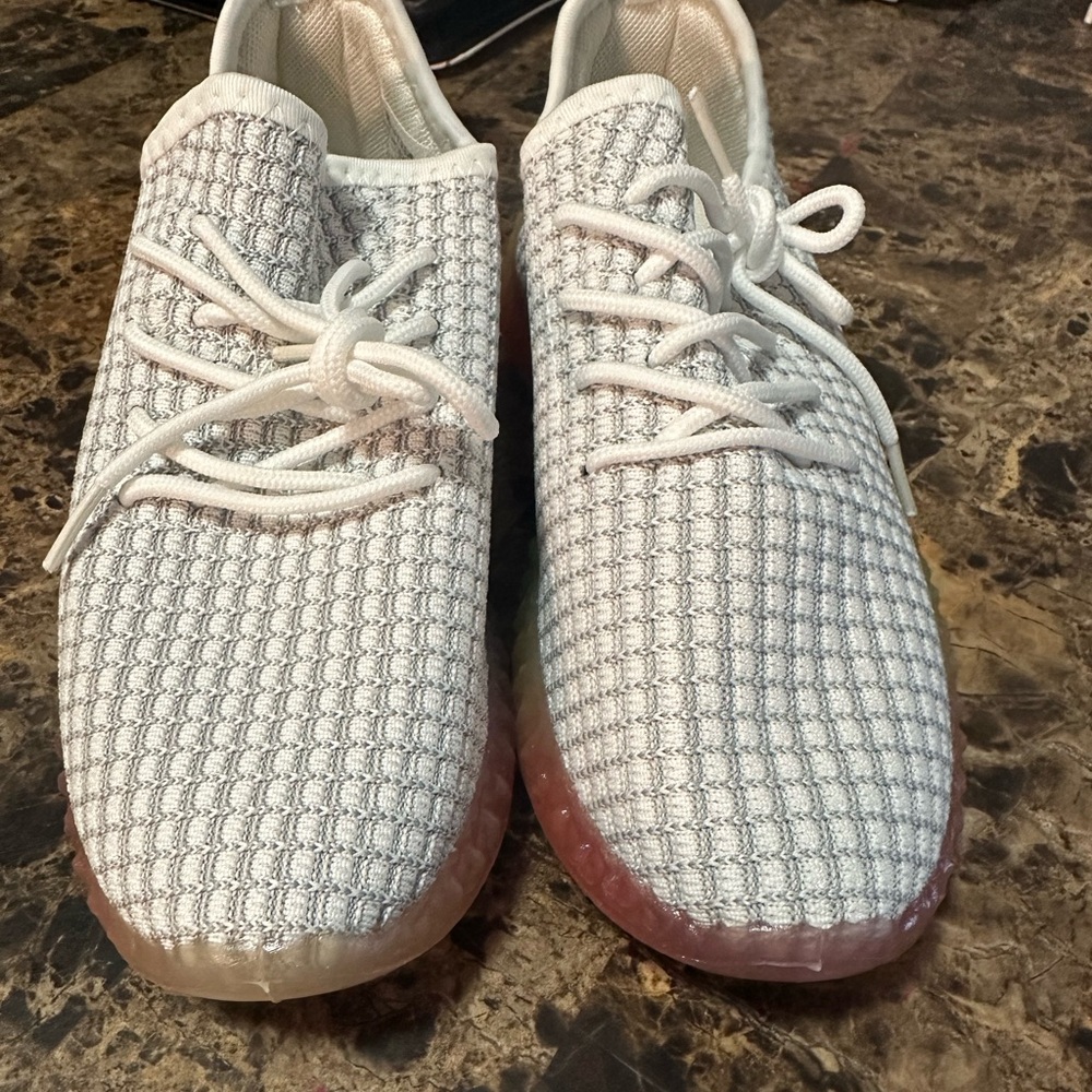 Sneakers size 6 women’s/girls